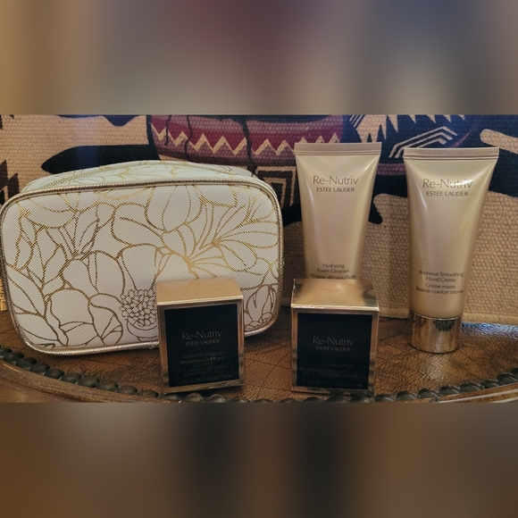 Estee Lauder Re-Nutriv ポーチ付きギフトセット Estee Lauder Re-Nutriv Ultimate Travel Set New In Box